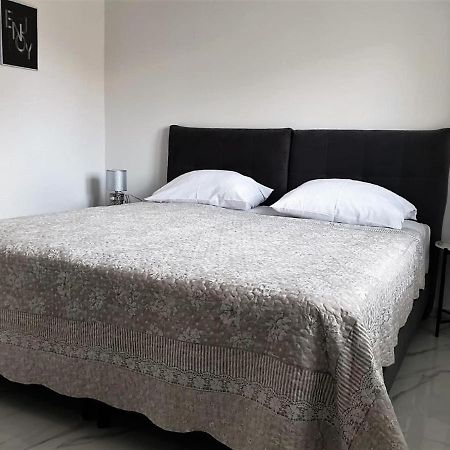 Premium Apartments Adore Novalja Kültér fotó